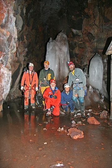 14_Group_shot_in_ice_room