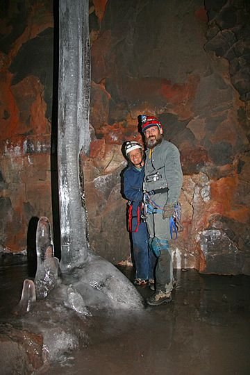 15_Brent_and_Kara_near_column