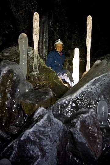 21_Kara_with_formations_in_Moss_Cave